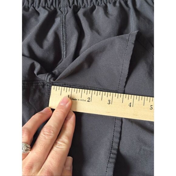 Lululemon Women's Tracker Shorts Lined Running Run Size 6 Black - Picture 7 of 11
